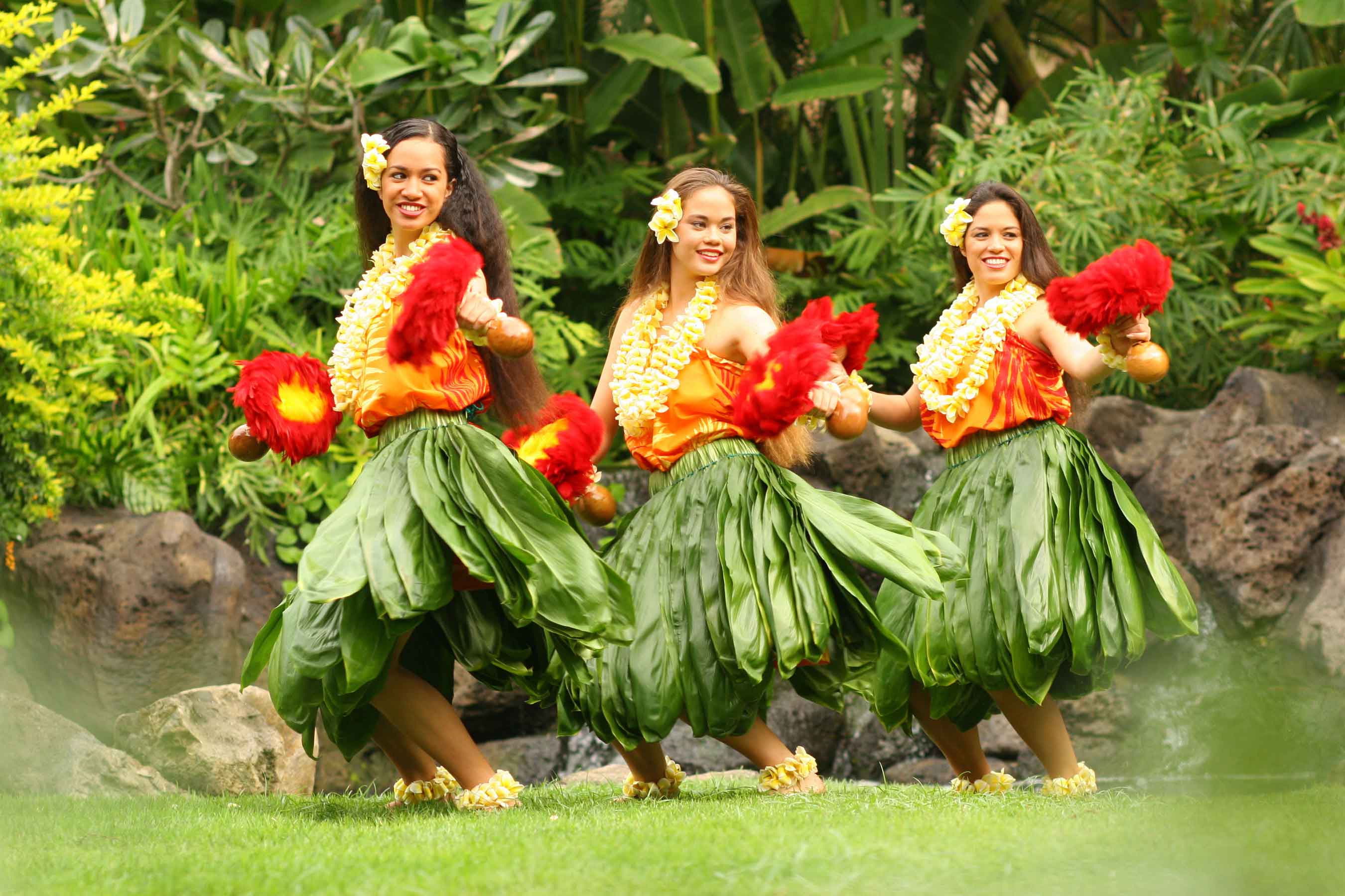 Do Hula Dancers Still Use Grass Skirts polynesia blog